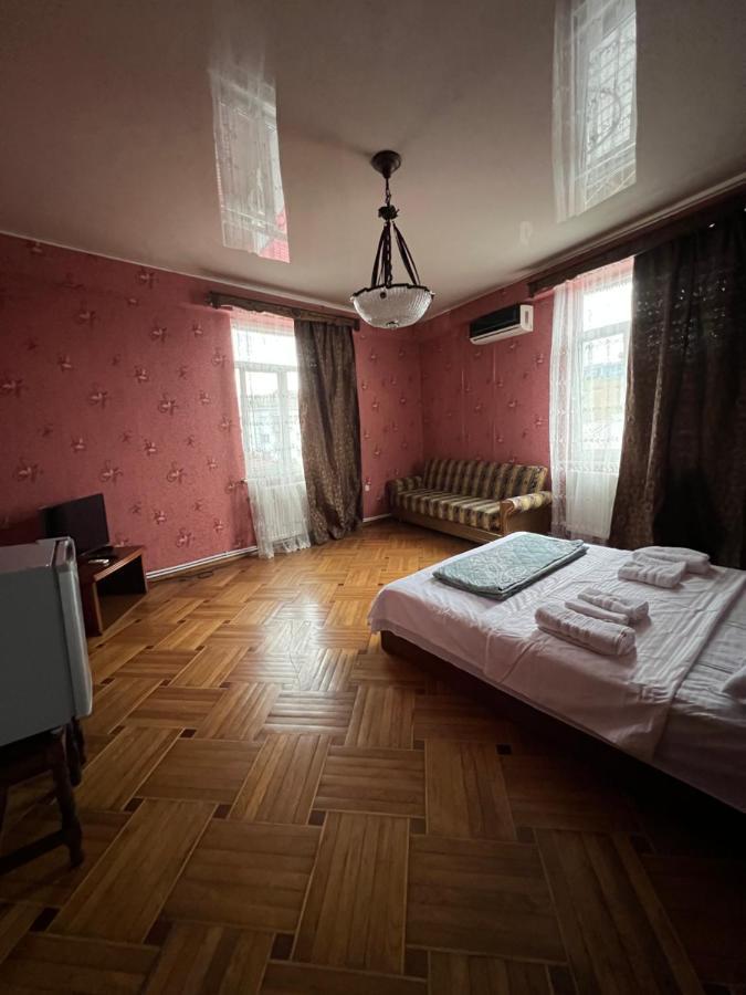 Twins Guest House バトゥーミ エクステリア 写真