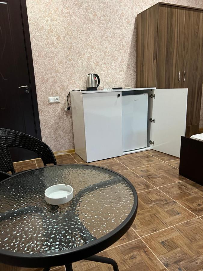 Twins Guest House バトゥーミ エクステリア 写真